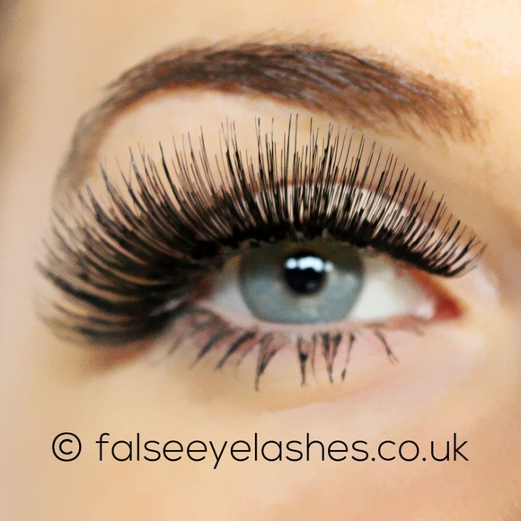 Red cherry eyelashes 10 pack - Picture 2 of 2